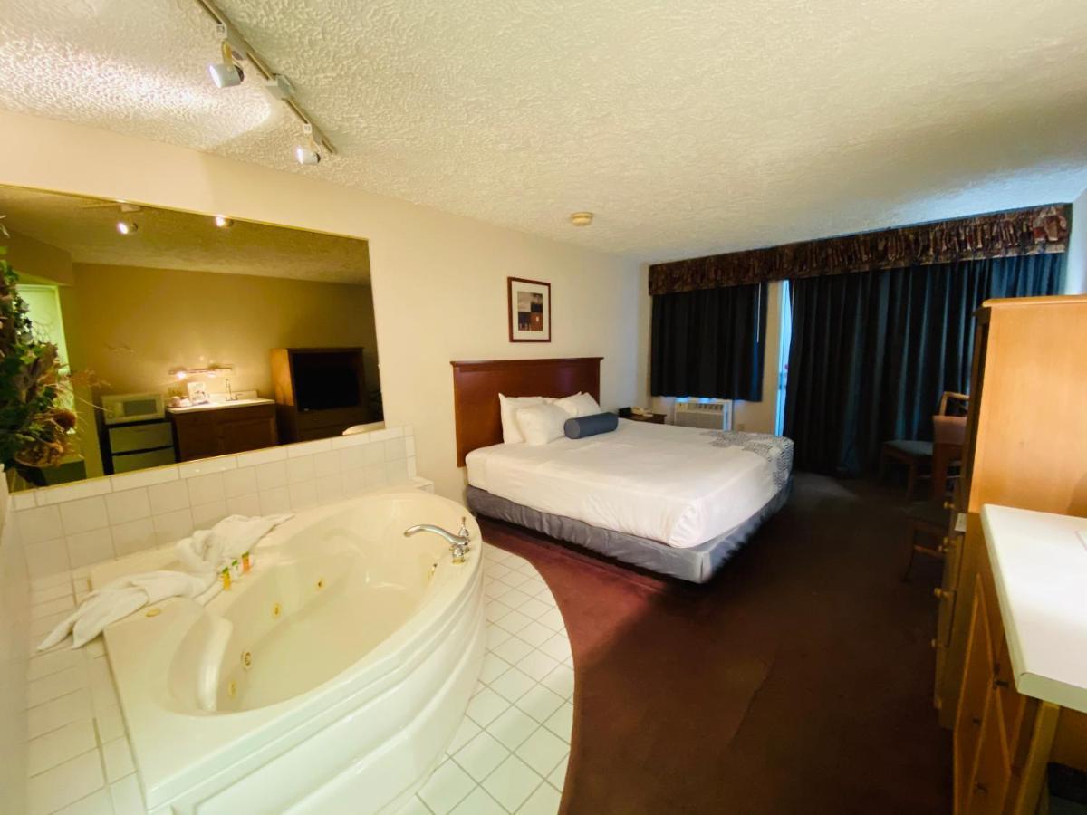 Fleetwood Inn Suites Чебойген Екстер'єр фото