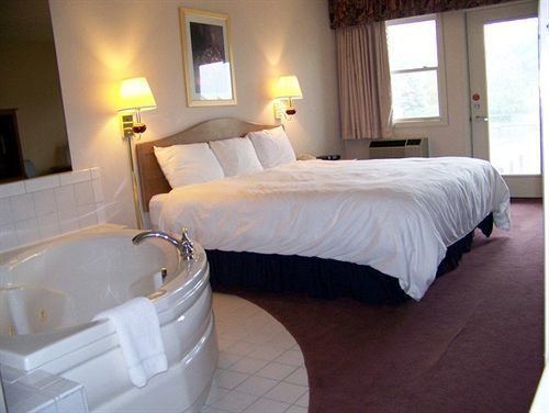 Fleetwood Inn Suites Чебойген Екстер'єр фото